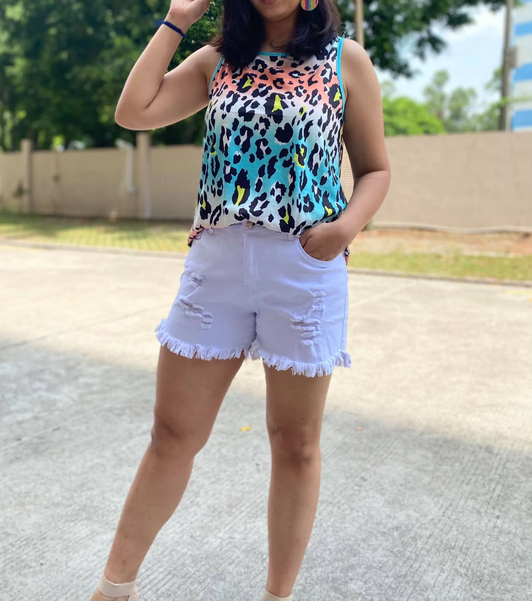 DISTRESSED WHITE JEAN SHORTS - Image 5